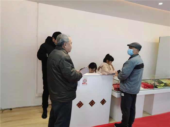 四川中青旅綿陽(yáng)分社、綿陽(yáng)市中旅假日旅行社、綿陽(yáng)自來(lái)文化傳播有限公司24H自助售貨服務(wù)盛大開(kāi)業(yè)