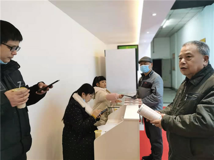 四川中青旅綿陽(yáng)分社、綿陽(yáng)市中旅假日旅行社、綿陽(yáng)自來(lái)文化傳播有限公司24H自助售貨服務(wù)盛大開(kāi)業(yè)
