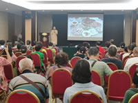 綿陽(yáng)中旅行假日旅行社舉行胡楊林、南疆專列推薦會(huì)